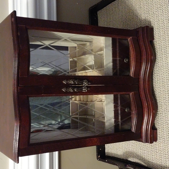 Jewelry Box - Picture 2 of 4